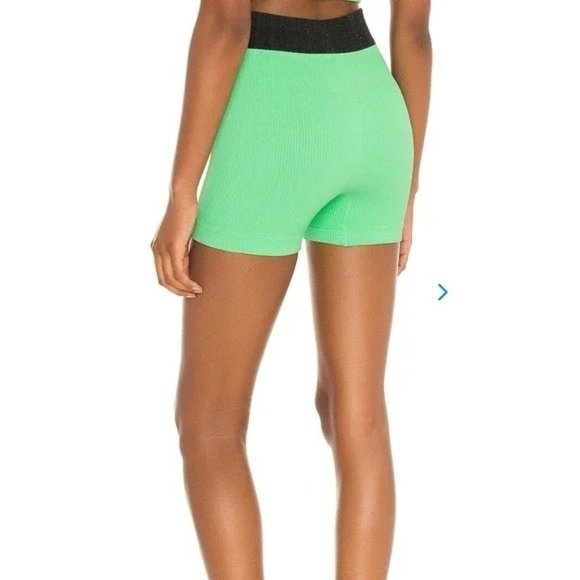 Free People Movement Seamless Shorts in  Fresh Cut - Size M/L - NWT - Picture 3 of 5